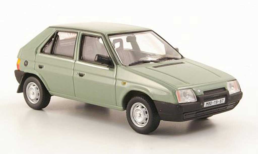 Skoda Favorit 1/43 Abrex 136L oliv 1987 diecast model cars