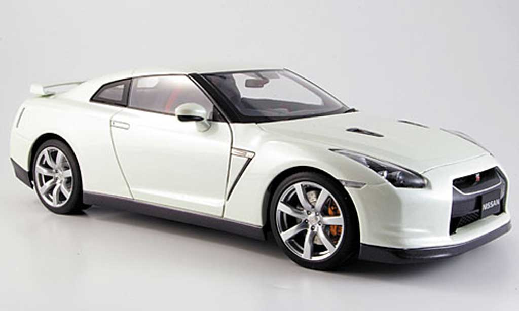 Nissan Skyline R35 1/18 Autoart R35 gtr white diecast model cars