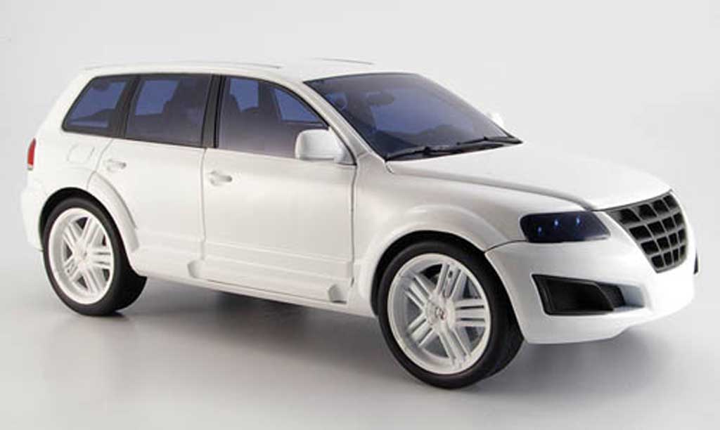 Volkswagen Touareg 1/18 Norev paredech white 2008 diecast model cars