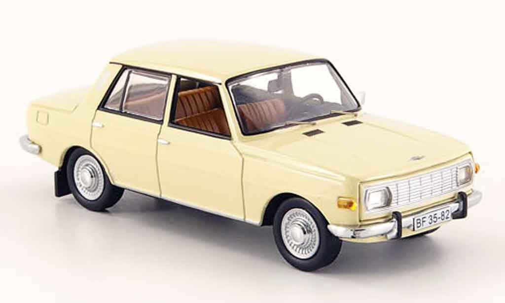 Wartburg 353 1/43 IST Models creme 1967 diecast model cars
