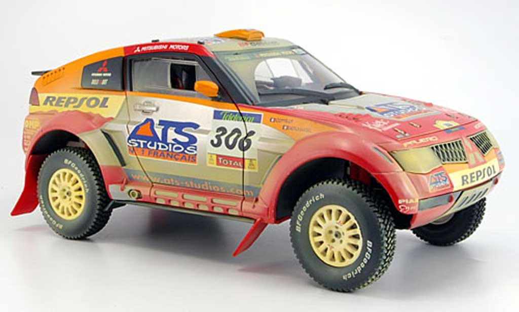 Mitsubishi Pajero 1/18 Solido mpr 11 mit rallyespuren 2005 diecast model cars