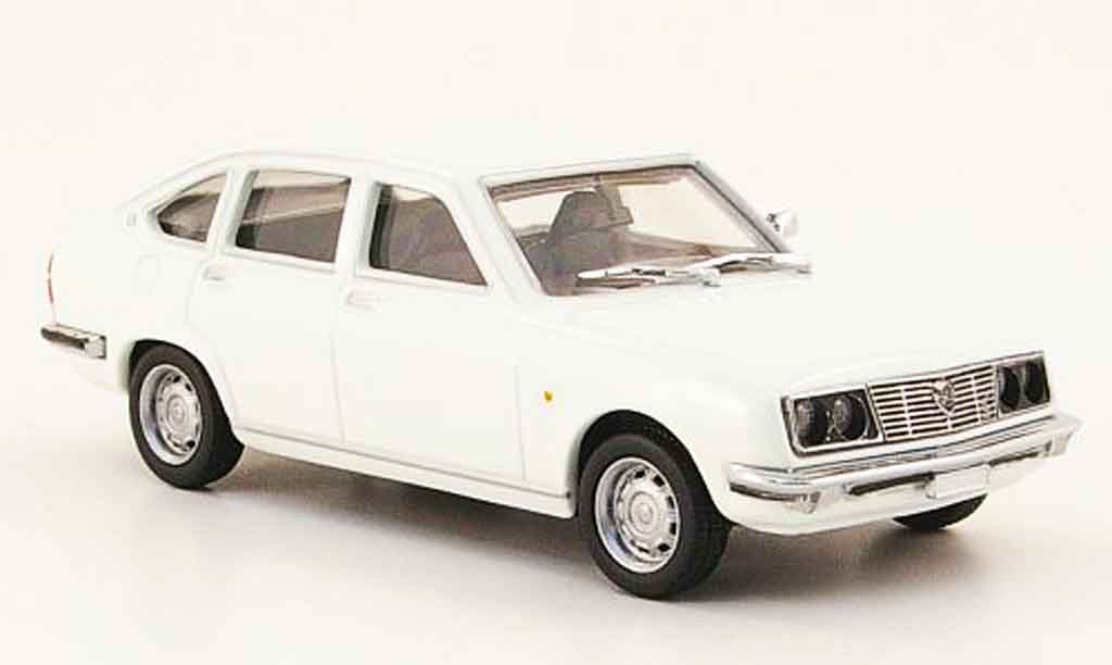 Lancia Beta berline 1/43 Pego berline white diecast model cars