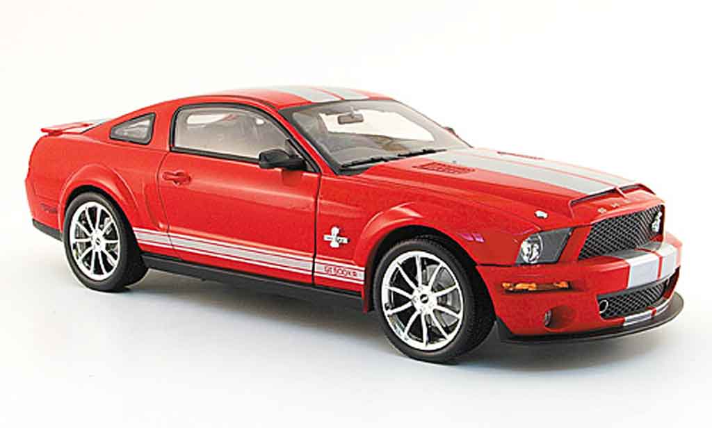 Shelby GT 500 1/18 Shelby Collectibles kr red avec bandes greys 2008 diecast model cars