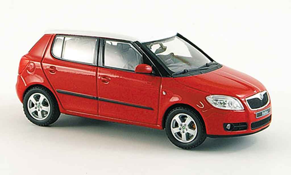 Skoda Fabia 1/43 Abrex ii red avec whiteem dach diecast model cars