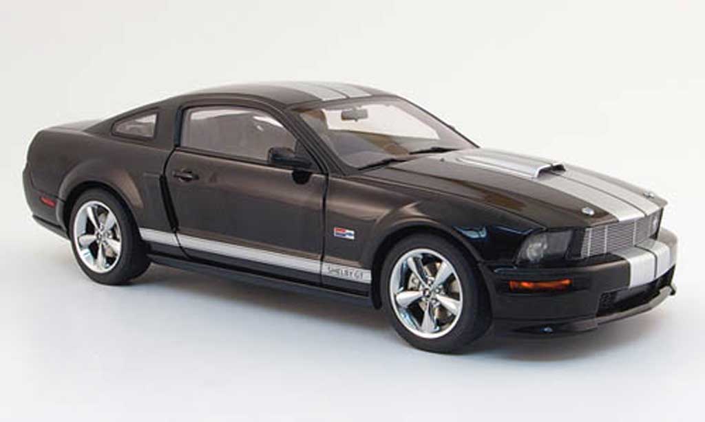 Shelby GT 1/18 Autoart black avec bandes greys 2007 diecast model cars