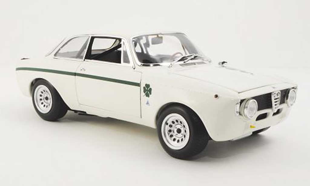 Alfa Romeo Giulia 1300 GTA 1/18 Minichamps 1300 GTA Junior white 1972 diecast model cars