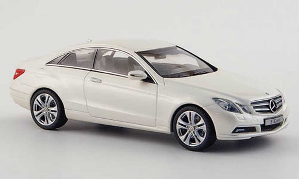 Mercedes Classe E 1/43 Schuco Coupe (C207) white 2009 diecast model cars