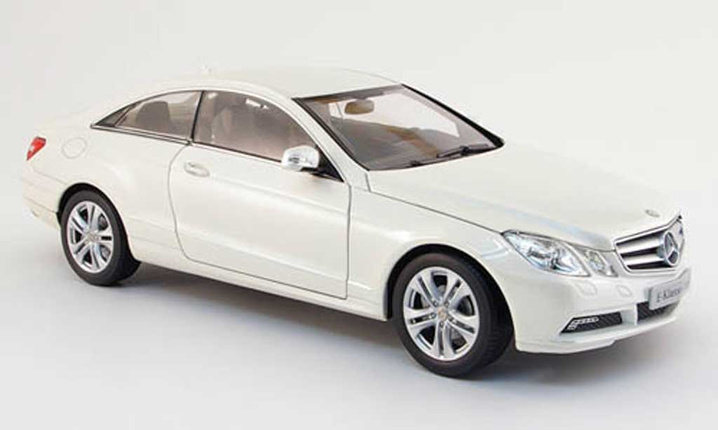 Mercedes Classe E 1/18 Norev coupe (c 207) white 2009 diecast model cars