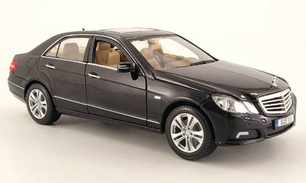 Mercedes Classe E 1/18 Maisto 350 (w 212) black 2009 diecast model cars