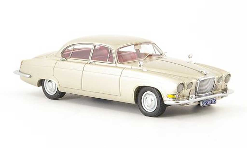 Jaguar MK 10 1/43 Neo 10 beige 1967 diecast model cars
