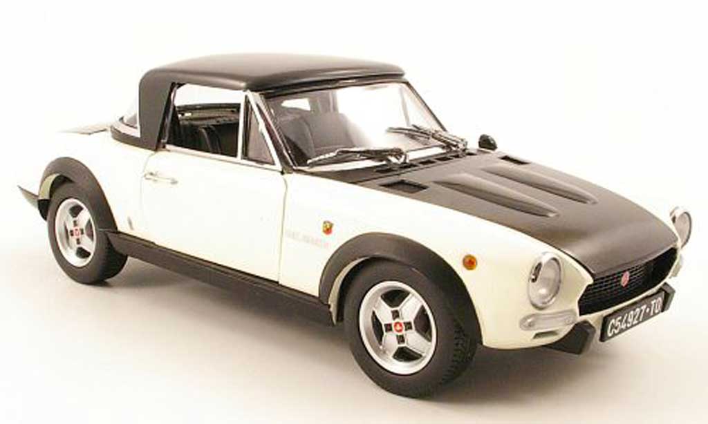Fiat 124 Spider 1/18 Sun Star Spider csa white/mat noir 1972 diecast model cars