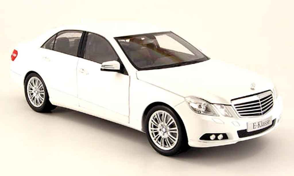 Mercedes Classe E 1/18 Minichamps (w 212) white 2009 diecast model cars