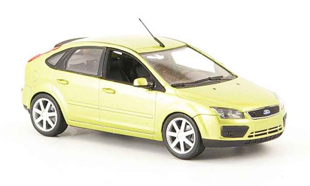 Ford Focus 1/43 Minichamps yellow 5 turig 2004 diecast model cars