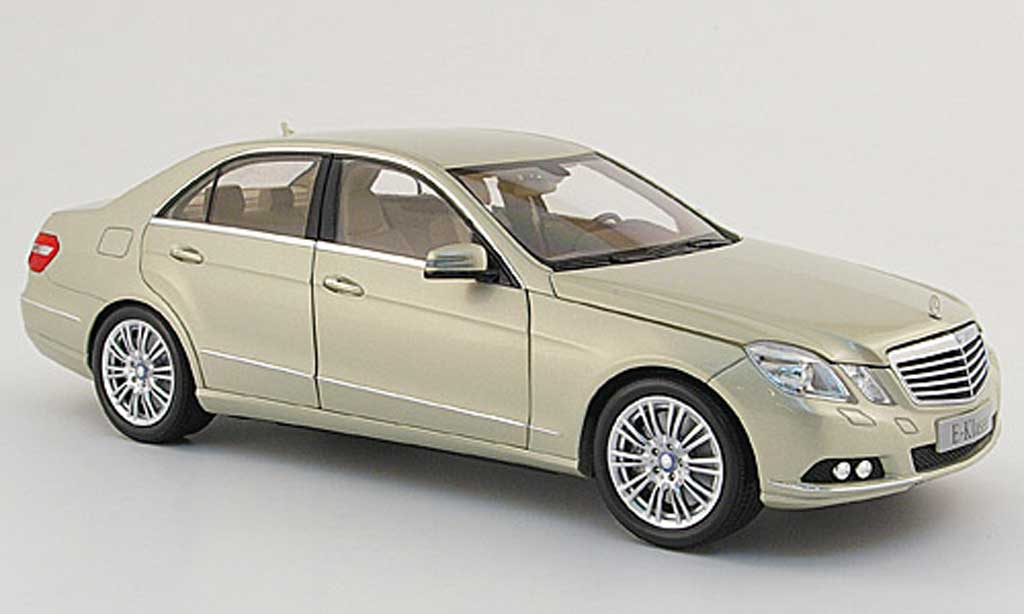 Mercedes Classe E 1/18 Minichamps (w 212) beige 2009 diecast model cars