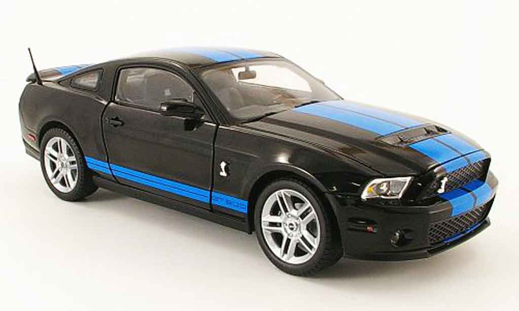 Shelby GT 500 1/18 Shelby Collectibles black avec bluen bandes 2010 diecast model cars