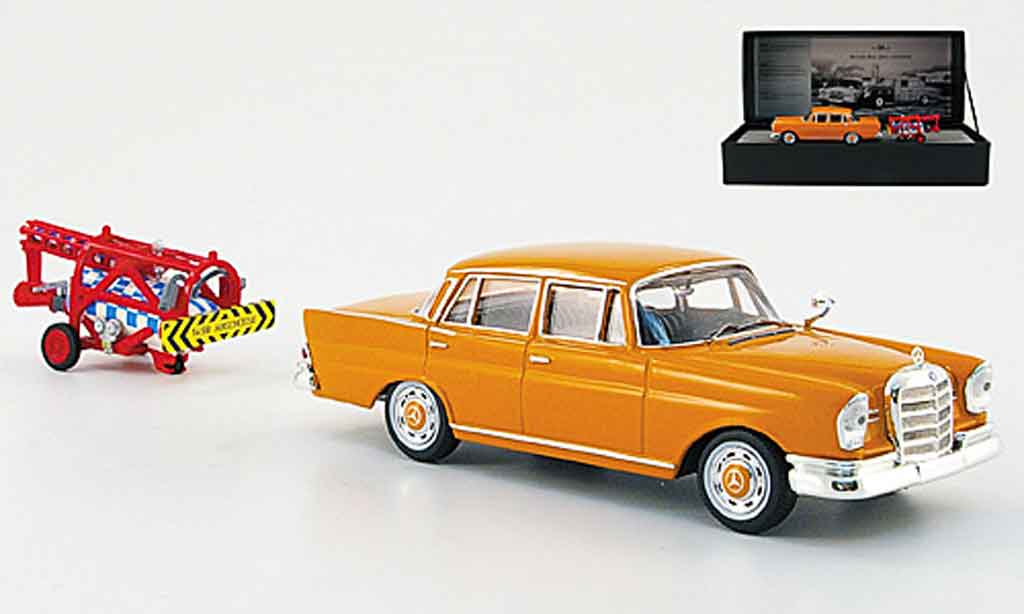 Mercedes 220 1/43 Ixo SE (W 111) avec Raketenantrieb orange 1959 diecast model cars