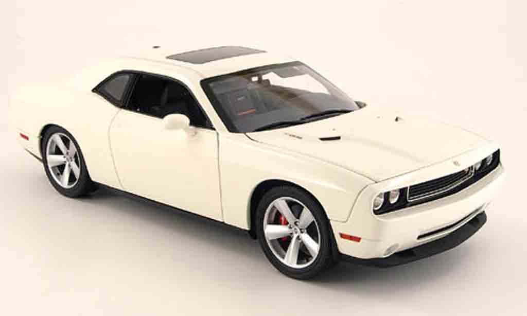 Dodge Challenger 2008 1/18 Highway 61 2008 srt8 white diecast model cars