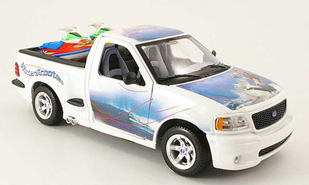 Ford F-150 1/18 Burago F 150 blanc avec 2 jet ski dans la benne diecast model cars