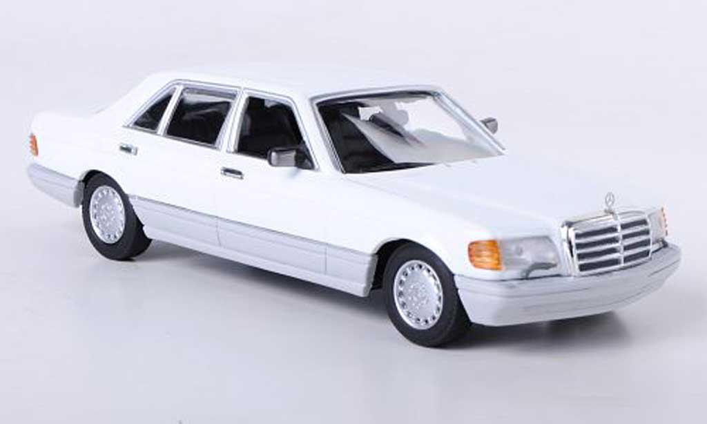 Mercedes 560 SE 1/43 Minichamps SE (W126) white 1989 diecast model cars
