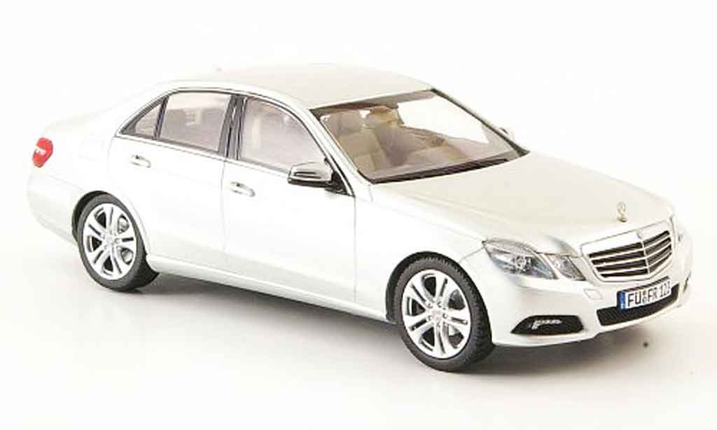 Mercedes Classe E 1/43 Schuco Limousine (W212) Avantgarde grey metallisee 2009 diecast model cars