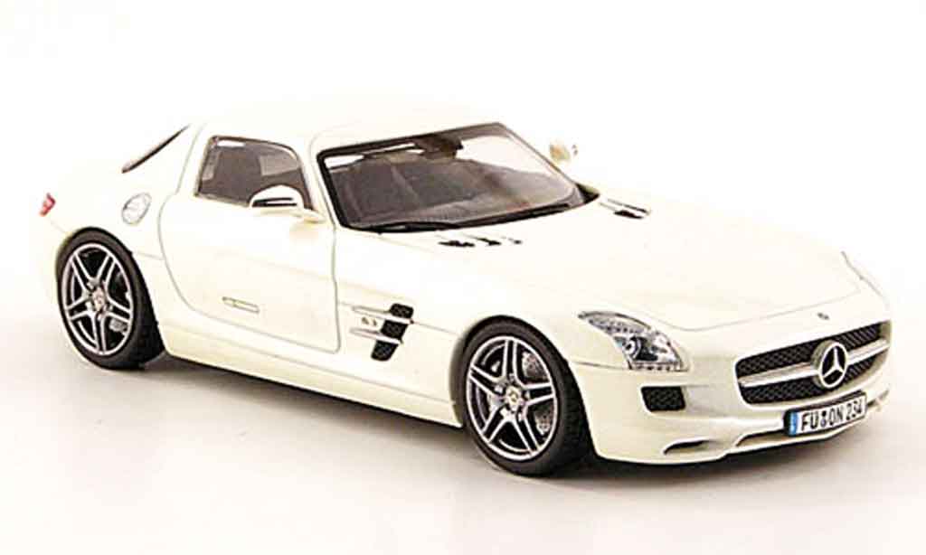 Mercedes SLS 1/43 Schuco AMG (C197) white diecast model cars