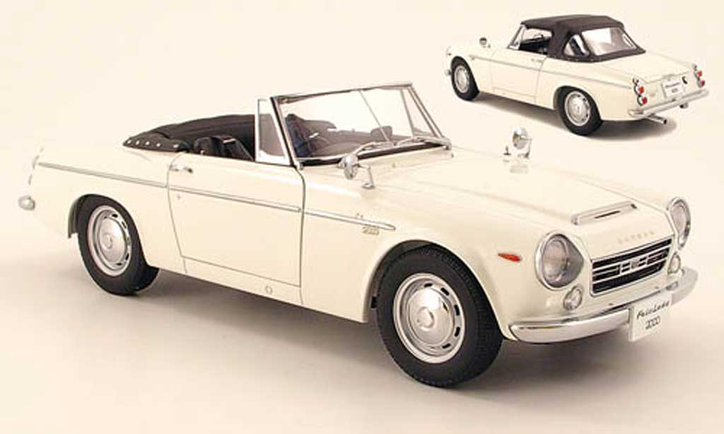 Datsun Fairlady 1/18 Autoart 2000 (sr311) white diecast model cars