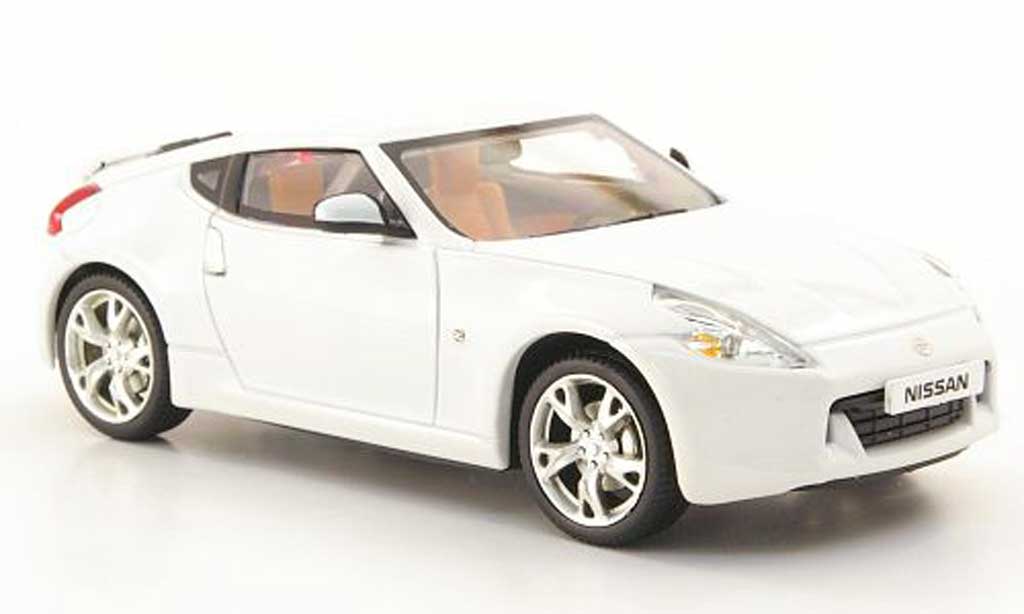 Nissan 370Z 1/43 Norev white 2008 diecast model cars