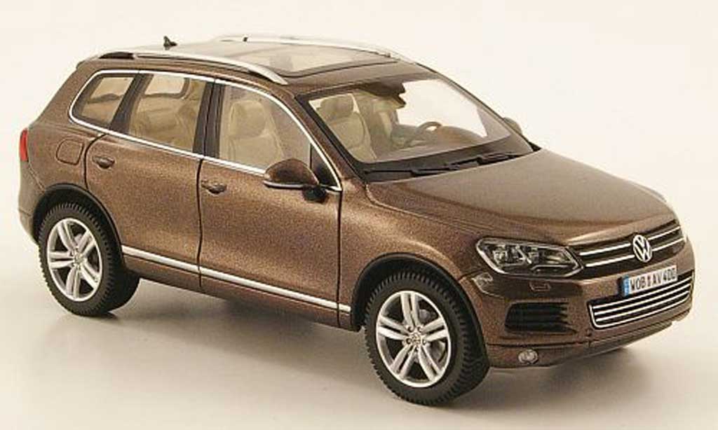 Volkswagen Touareg 1/43 Schuco II (C 2) brown 2010 diecast model cars