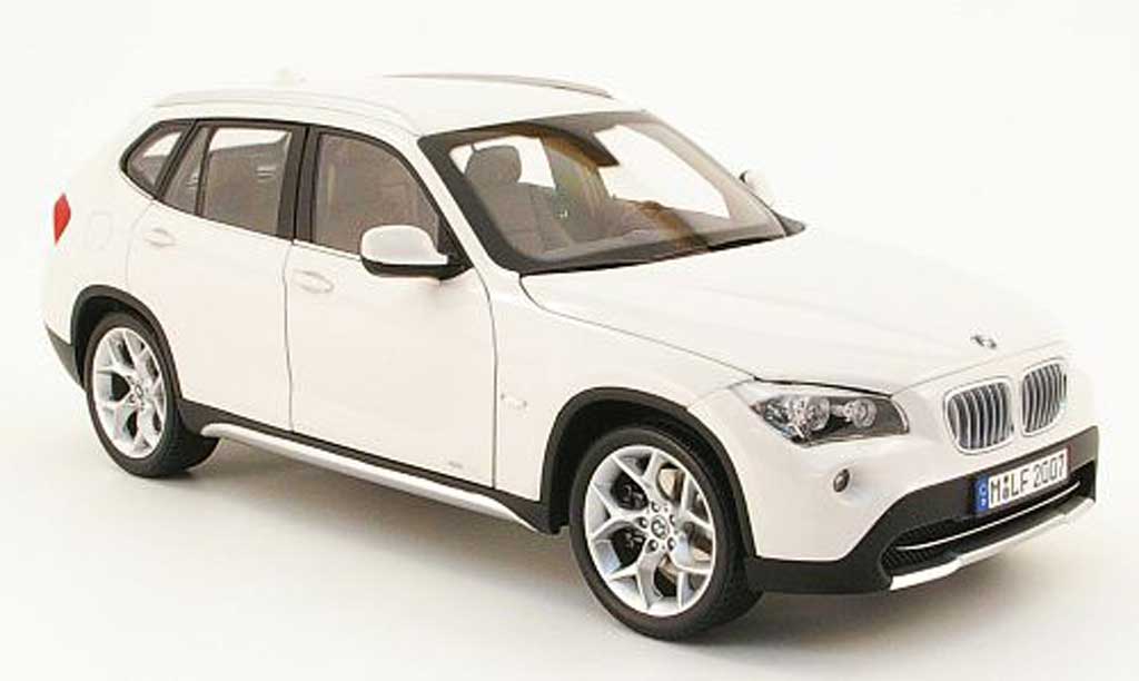 Bmw X1 1/18 Kyosho 2.8i xdrive white diecast model cars