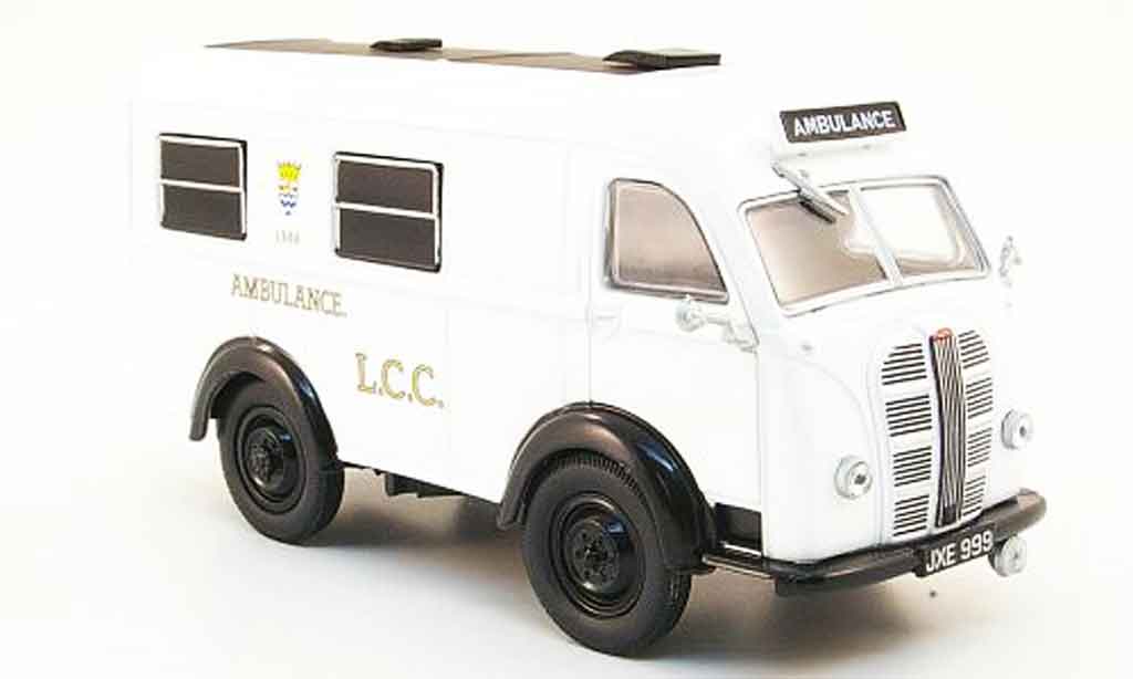 Austin LCC 1/43 Oxford Welfarer Ambulance diecast model cars