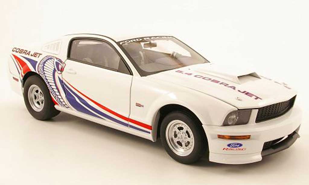 Ford Mustang 2009 1/18 Autoart 2009 cobra jet white diecast model cars