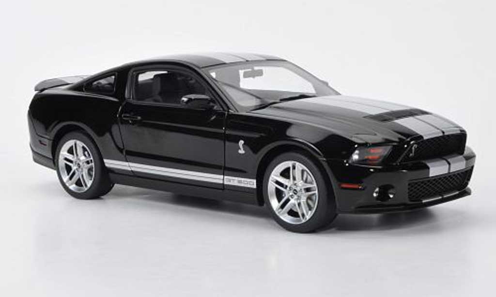 Shelby GT 500 1/18 Autoart black mit grey metalliseenen Streifen 2010 diecast model cars