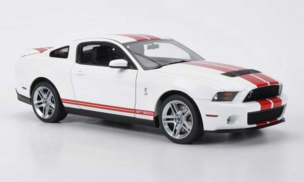 Shelby GT 500 1/18 Autoart white mit reden Streifen 2010 diecast model cars