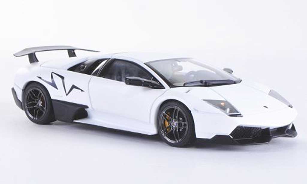 Lamborghini Murcielago LP670 1/43 Autoart LP670 4 SV mattwhite/carbon 2009 diecast model cars