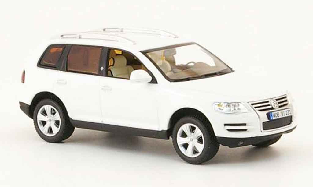 Volkswagen Touareg 1/43 Minichamps white north sail diecast model cars