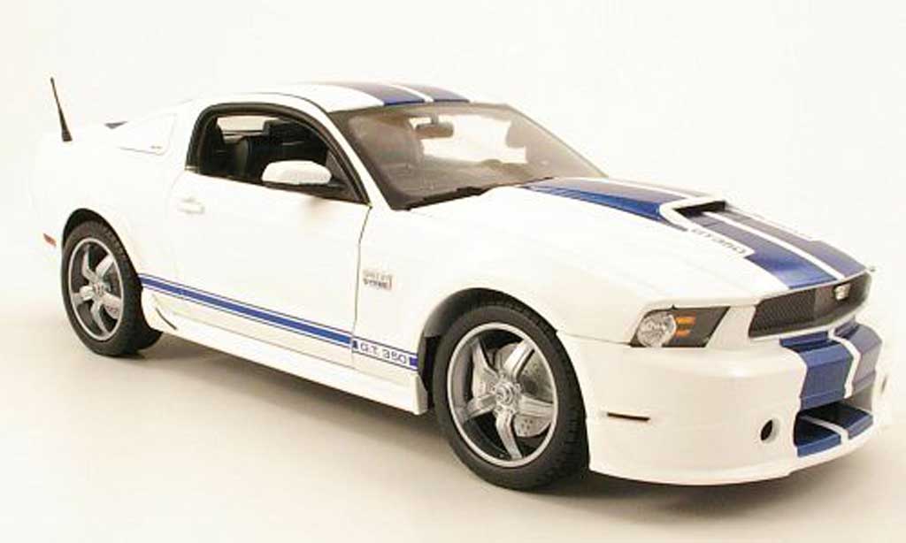 Shelby GT 350 2011 1/18 Shelby Collectibles 2011 white blue diecast model cars