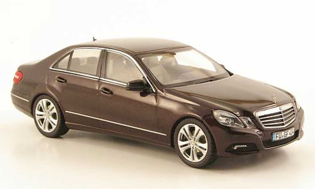Mercedes Classe E 1/43 Schuco Limousine (W212) brown Avantgarde diecast model cars