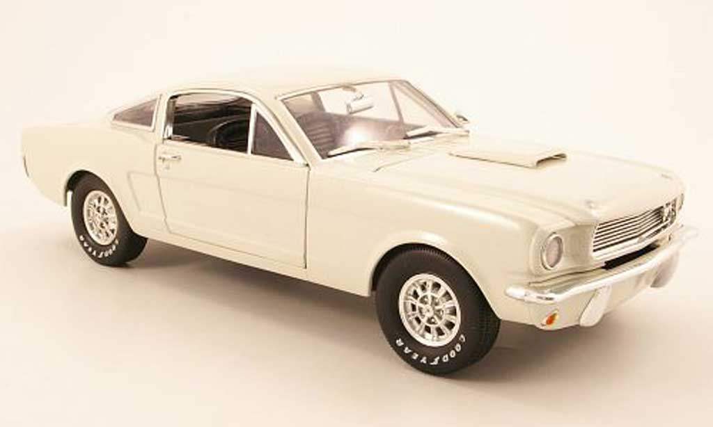 Shelby GT 350 1966 1/18 Shelby Collectibles 1966 white diecast model cars