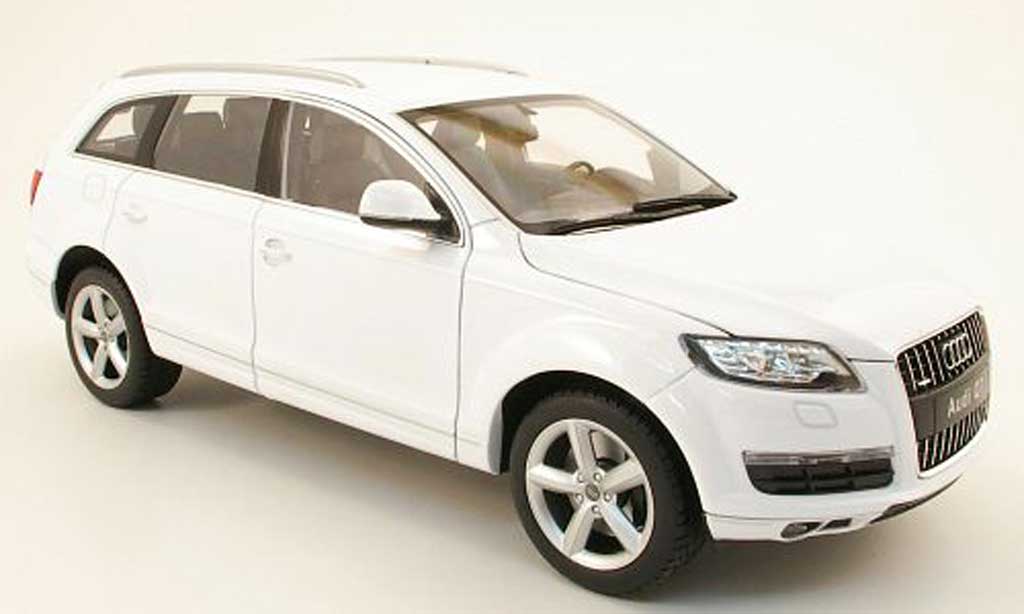 Audi Q7 1/18 Welly white 2010 diecast model cars