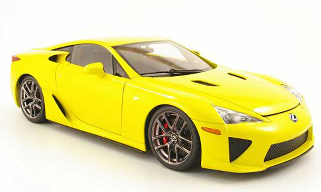 Lexus LFA 1/18 Autoart yellow 2010 diecast model cars