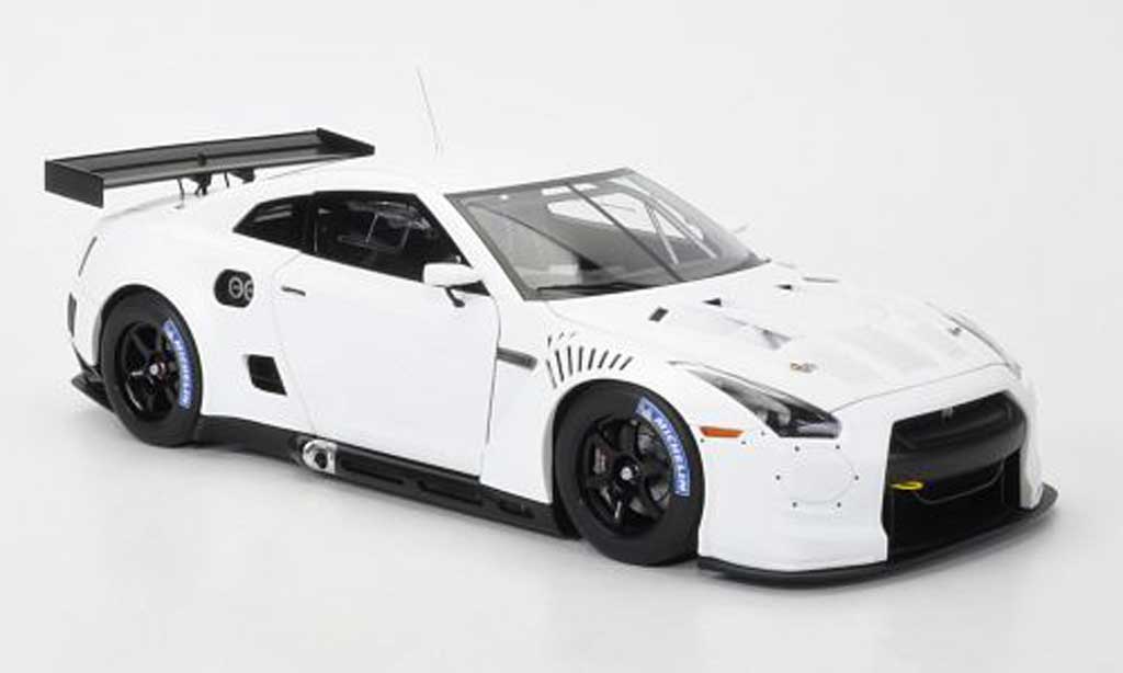 Nissan Skyline R35 1/18 Autoart R35 GT-R matt-white FIA GT1 Weltmeisterschaft 2010 diecast model cars