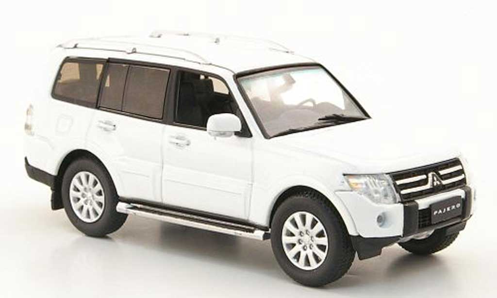 Mitsubishi Pajero 1/43 Vitesse white 2009 diecast model cars