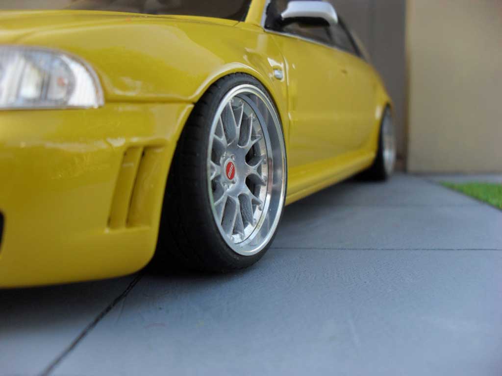 Audi RS4 berline yellow jantes BBS 19 pouces 1/18 Ottomobile