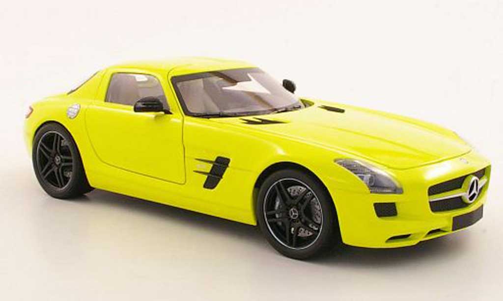 Mercedes SLS 1/18 Minichamps coupe AMG (C197) yellow 2010 diecast model cars