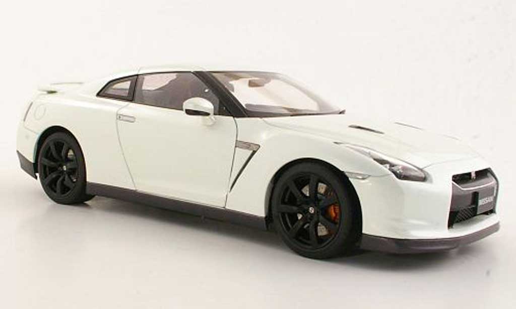 Nissan Skyline R35 1/18 Autoart R35 GT-R white diecast model cars