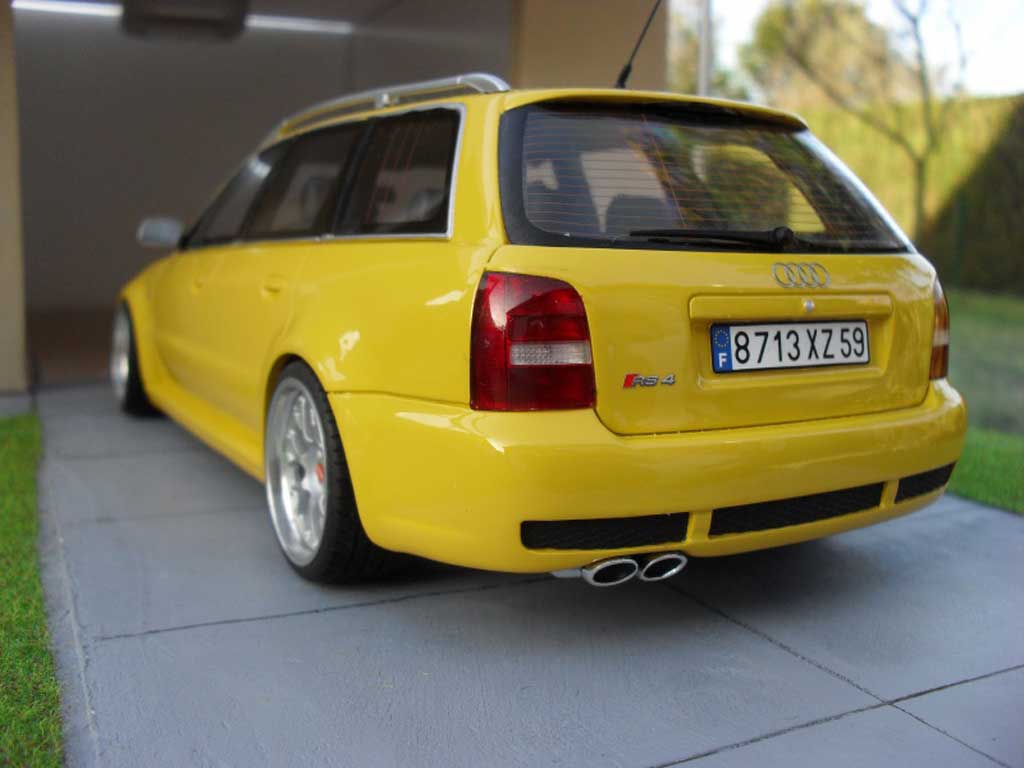 Audi RS4 berline yellow jantes BBS 19 pouces 1/18 Ottomobile