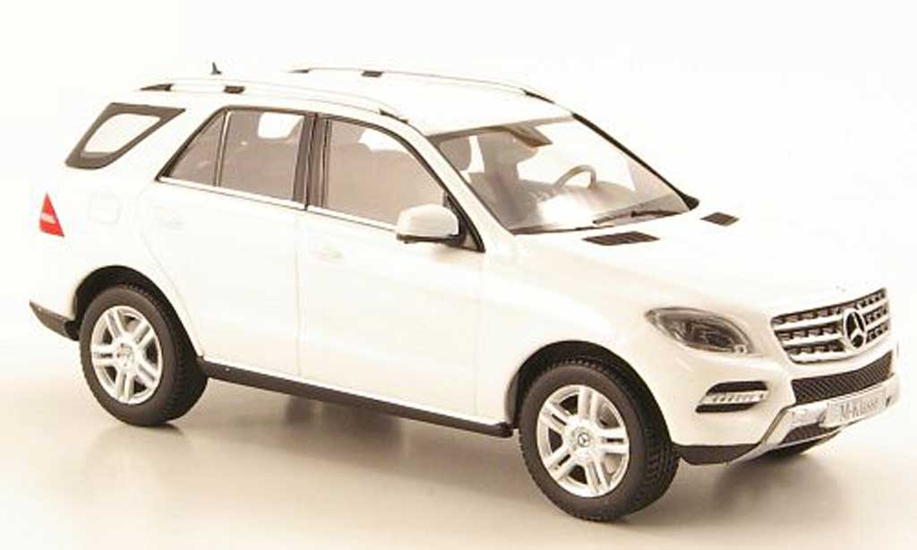 Mercedes Classe M 1/43 Minichamps (W166) ML white 2011 diecast model cars