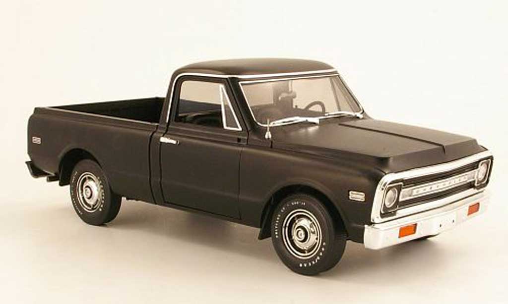 Chevrolet C-10 1/18 Highway 61 Fleetside Pick Up black 1972 diecast model cars