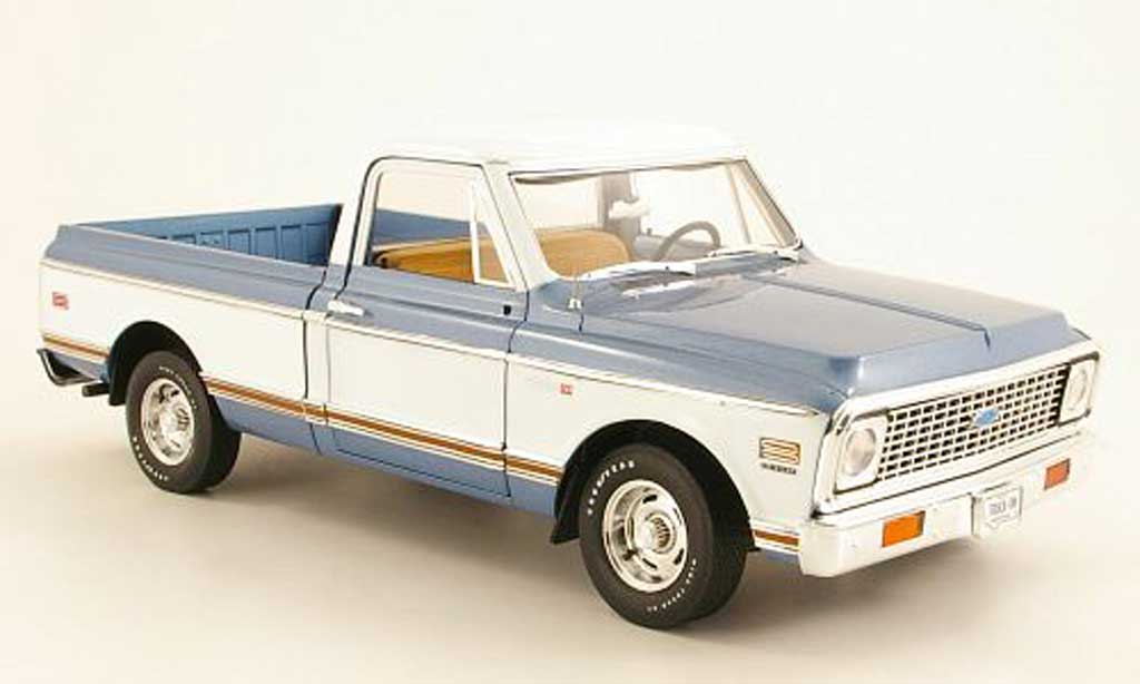 Chevrolet C-10 1/18 Highway 61 Fleetside Pick Up blue/white 1972 diecast model cars