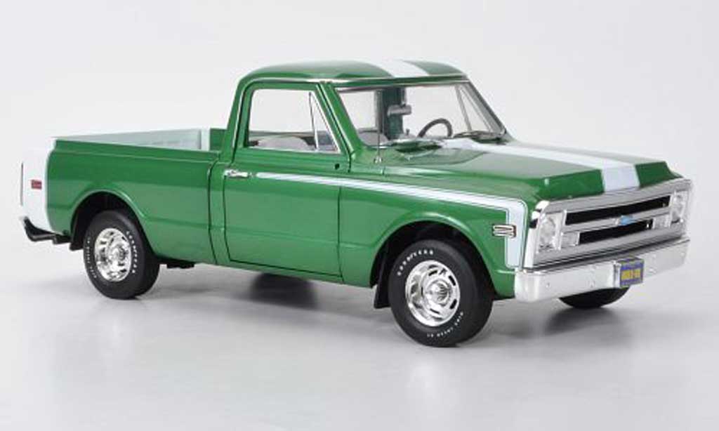 Chevrolet C-10 1/18 Highway 61 Fleetside Pick Up grun/white 1969 diecast model cars